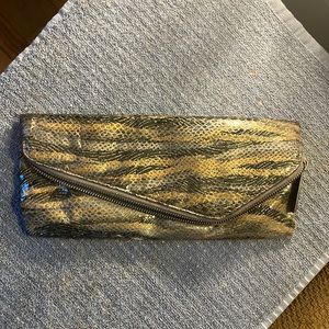 HOBO International Metallic clutch